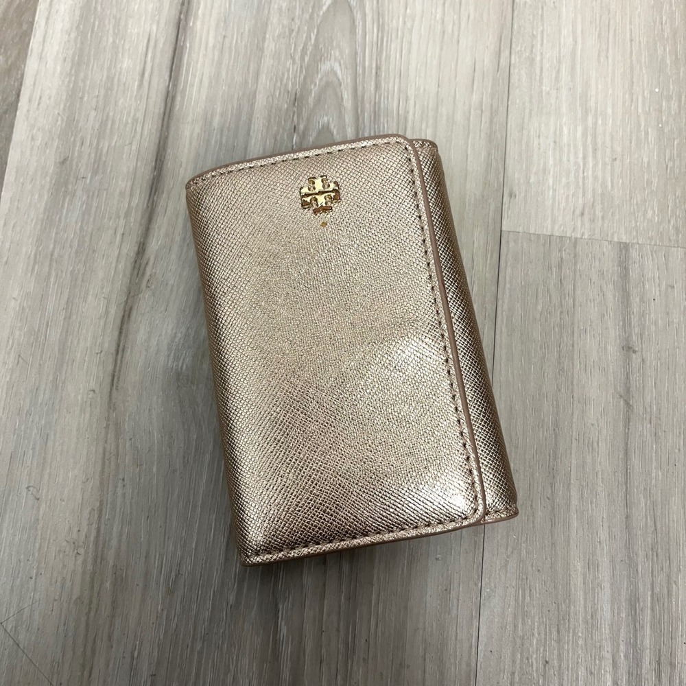 Tory Burch Roseβ Gold Metallic Leather 6-Key Holder Tri-Fold Case Wallet